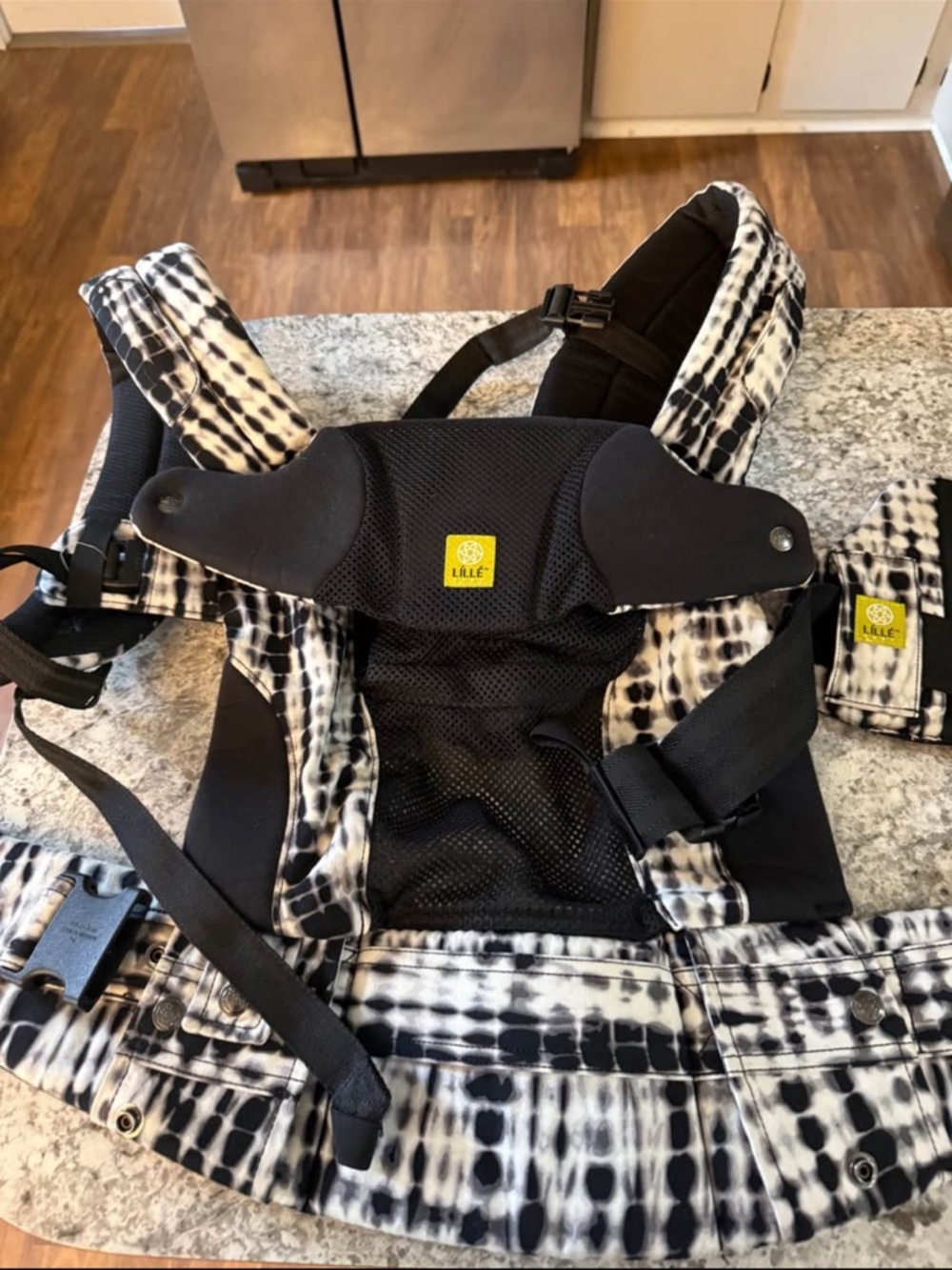 Black & White Tie-Dye Carrier - Comfortable Kids Accessory